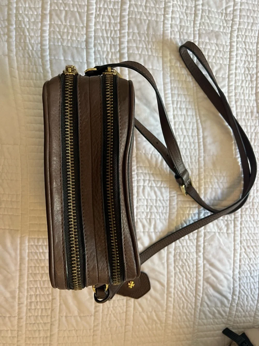 Tory Burch Dark Brown Pebbled Leather Camera Bag with Gold Logo - Picture 2 of 5